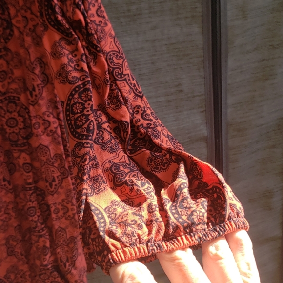 Cold Shoulder Shirt - Picture 5 of 6